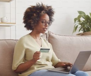 Investments allow you to grow your wealth over time by putting your money to work in assets such as stocks, bonds, funds, real estate and more, but they always involve risk, including market volatility, potential loss of capital and inflation eroding returns; the key is to invest with a clear strategy, proper diversification and only with capital that does not compromise your financial stability.