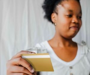 Investments allow you to grow your wealth over time by putting your money to work in assets such as stocks, bonds, funds, real estate and more, but they always involve risk, including market volatility, potential loss of capital and inflation eroding returns; the key is to invest with a clear strategy, proper diversification and only with capital that does not compromise your financial stability.