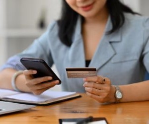 Investments allow you to grow your wealth over time by putting your money to work in assets such as stocks, bonds, funds, real estate and more, but they always involve risk, including market volatility, potential loss of capital and inflation eroding returns; the key is to invest with a clear strategy, proper diversification and only with capital that does not compromise your financial stability.